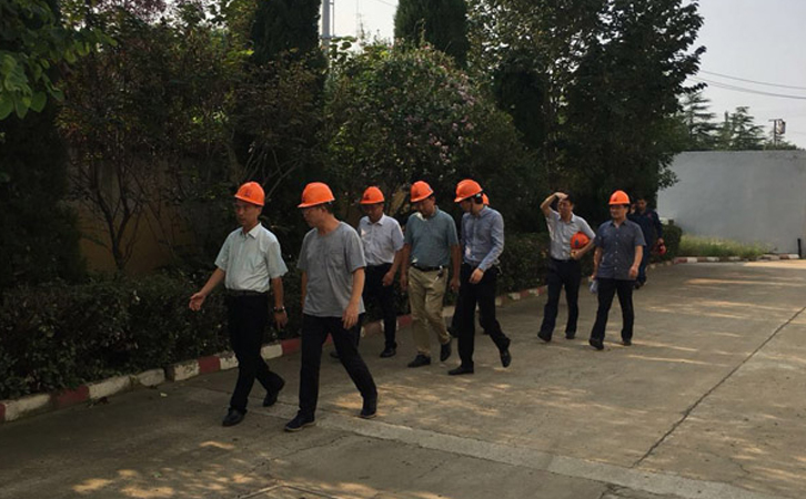 省、市環(huán)保廳領(lǐng)導(dǎo)一行對我公司例行檢查